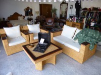 SOFA & SILLÓNES + MESA DE CENTRO 